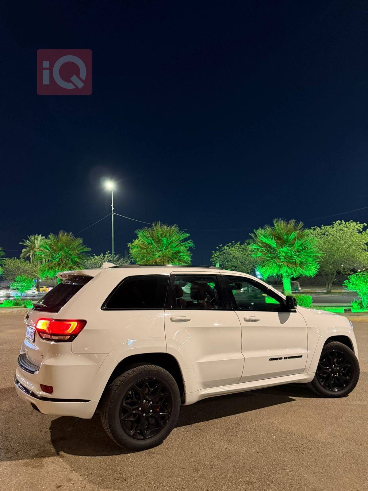 جیپ گراند شیرۆکی